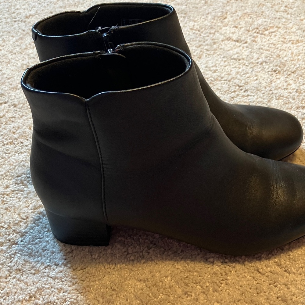 Clarks Ultimate Comfort Collection 7.5 Low Heel Zipper Boots Black - Picture 2 of 9